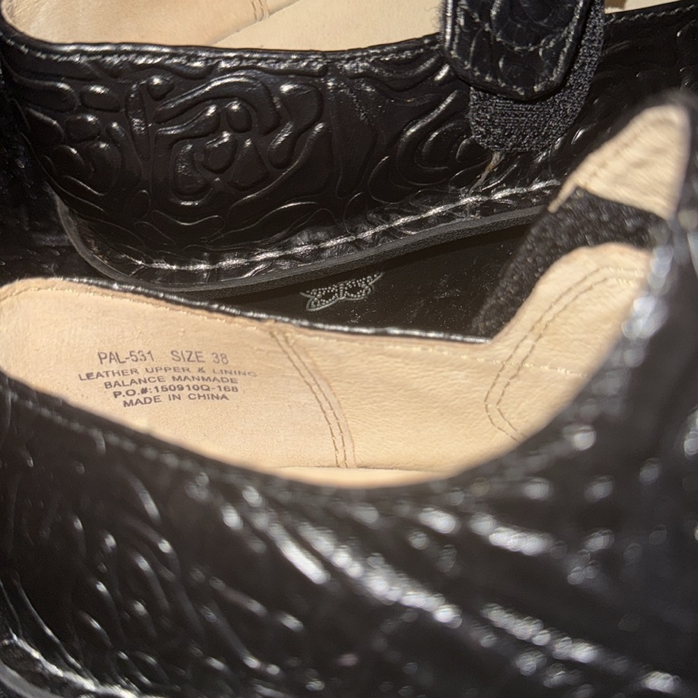 Alegria Paloma Black Leather Floral Embossed Mary Jane Shoe size EU 38 US 8/8.5 - Picture 3 of 5